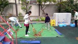 屋外, 子供, 建物, 若い が含まれている画像

AI 生成コンテンツは誤りを含む可能性があります。