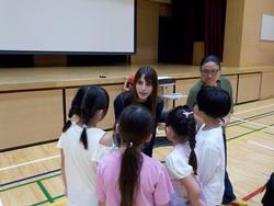 子供, 人, 屋内, 少し が含まれている画像

AI 生成コンテンツは誤りを含む可能性があります。