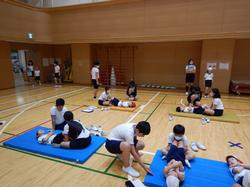 屋内, 人, 子供, 民衆 が含まれている画像

AI 生成コンテンツは誤りを含む可能性があります。