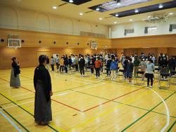 天井, スポーツ, スポーツゲーム, 屋内 が含まれている画像

AI 生成コンテンツは誤りを含む可能性があります。