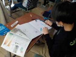 テーブル, 少年, 若い, 部屋 が含まれている画像

AI 生成コンテンツは誤りを含む可能性があります。