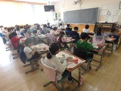 床に座っている人たち

AI 生成コンテンツは誤りを含む可能性があります。