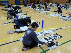 屋内, 人, スポーツゲーム, 民衆 が含まれている画像

AI 生成コンテンツは誤りを含む可能性があります。