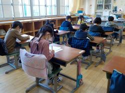 床に座っている人たち

AI 生成コンテンツは誤りを含む可能性があります。