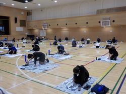 屋内, 天井, 立つ, 民衆 が含まれている画像

AI 生成コンテンツは誤りを含む可能性があります。