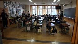 屋内, 床, 天井, テーブル が含まれている画像

AI 生成コンテンツは誤りを含む可能性があります。