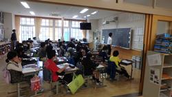 部屋の中にいる人たち

AI 生成コンテンツは誤りを含む可能性があります。
