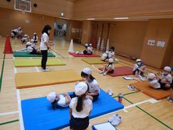 屋内, テーブル, おもちゃ, 子供 が含まれている画像

AI 生成コンテンツは誤りを含む可能性があります。