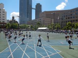 屋外, 建物, 民衆, グループ が含まれている画像

AI 生成コンテンツは誤りを含む可能性があります。