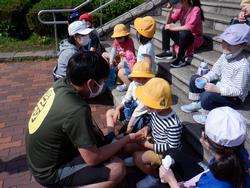 人, 屋外, 民衆, 子供 が含まれている画像

AI 生成コンテンツは誤りを含む可能性があります。