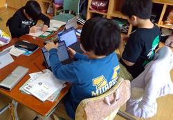 人, テーブル, 子供, グループ が含まれている画像

AI 生成コンテンツは誤りを含む可能性があります。