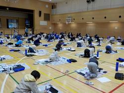 屋内, グループ, 大きい, 民衆 が含まれている画像

AI 生成コンテンツは誤りを含む可能性があります。