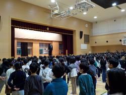 講堂にいる人たち

AI 生成コンテンツは誤りを含む可能性があります。