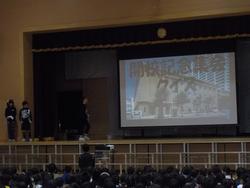 屋内, 民衆, 立つ, 大きい が含まれている画像

AI 生成コンテンツは誤りを含む可能性があります。