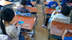 椅子に座っている子供たち

AI 生成コンテンツは誤りを含む可能性があります。