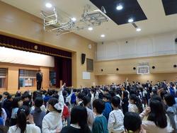 講堂にいる人々

AI 生成コンテンツは誤りを含む可能性があります。