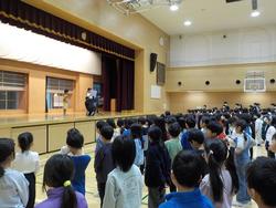 講堂にいる人たち

AI 生成コンテンツは誤りを含む可能性があります。