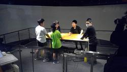 屋内, 人, 男, テーブル が含まれている画像

AI 生成コンテンツは誤りを含む可能性があります。