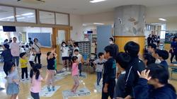 天井, 屋内, グループ, 人 が含まれている画像

AI 生成コンテンツは誤りを含む可能性があります。