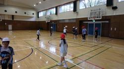 屋内, スポーツゲーム, 部屋, 暮らし が含まれている画像

AI 生成コンテンツは誤りを含む可能性があります。