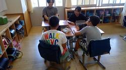 屋内, 子供, 若い, 少年 が含まれている画像

AI 生成コンテンツは誤りを含む可能性があります。