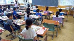 屋内, テーブル, 人, 部屋 が含まれている画像

AI 生成コンテンツは誤りを含む可能性があります。