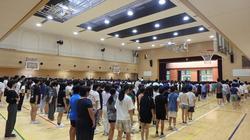 屋内, 民衆, 立つ, グループ が含まれている画像

AI 生成コンテンツは誤りを含む可能性があります。